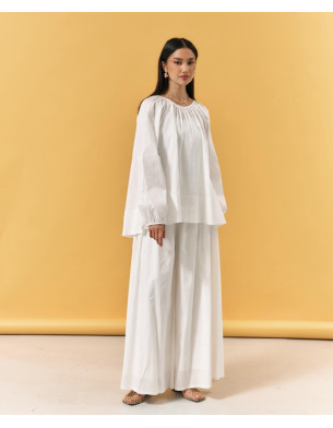 White modest set
